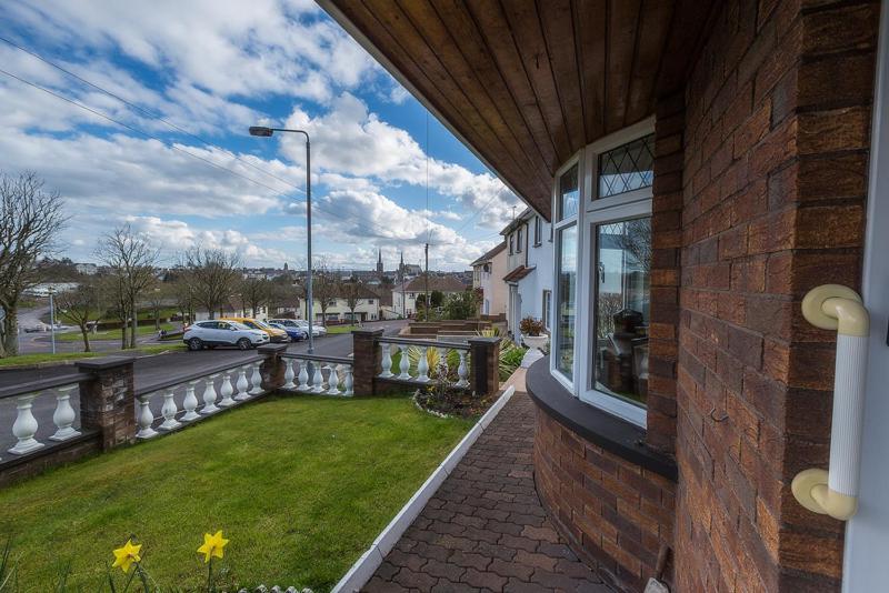 Spacious 4 Bedroom Home - 5 Min Walk To Town Enniskillen Esterno foto
